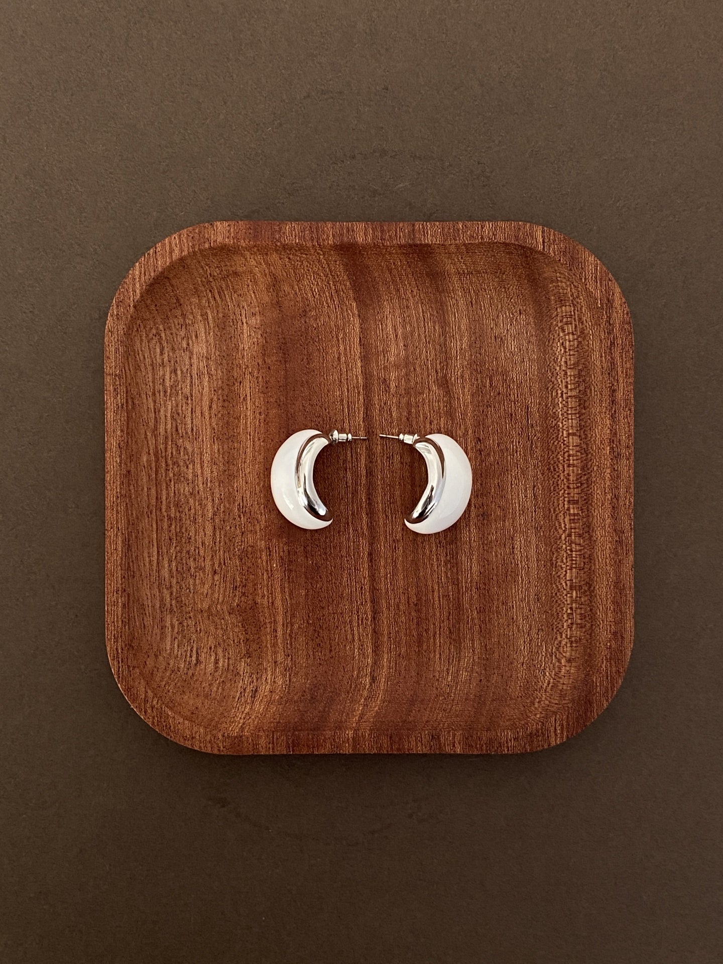 Metal enamel earring