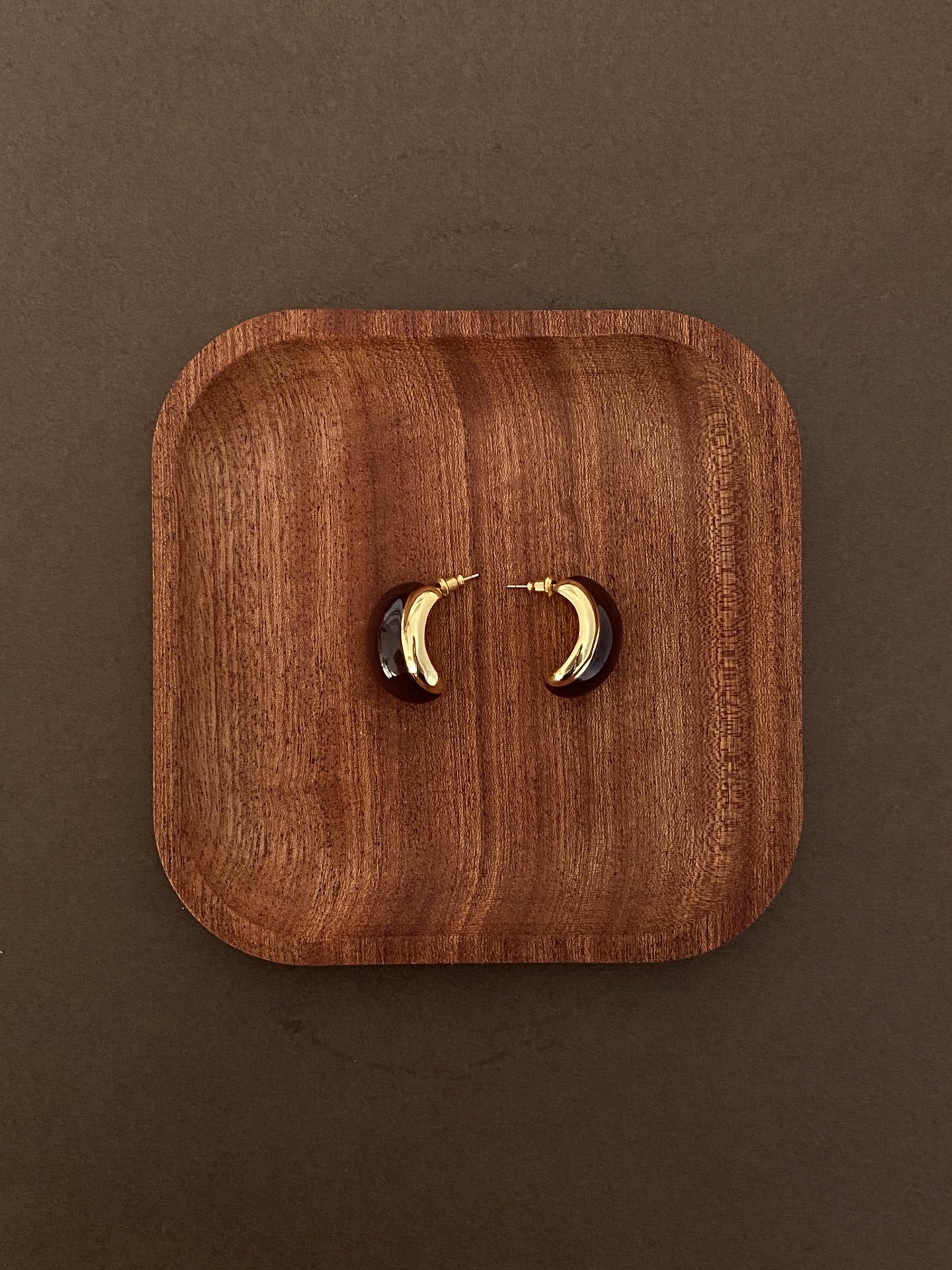 Metal enamel earring