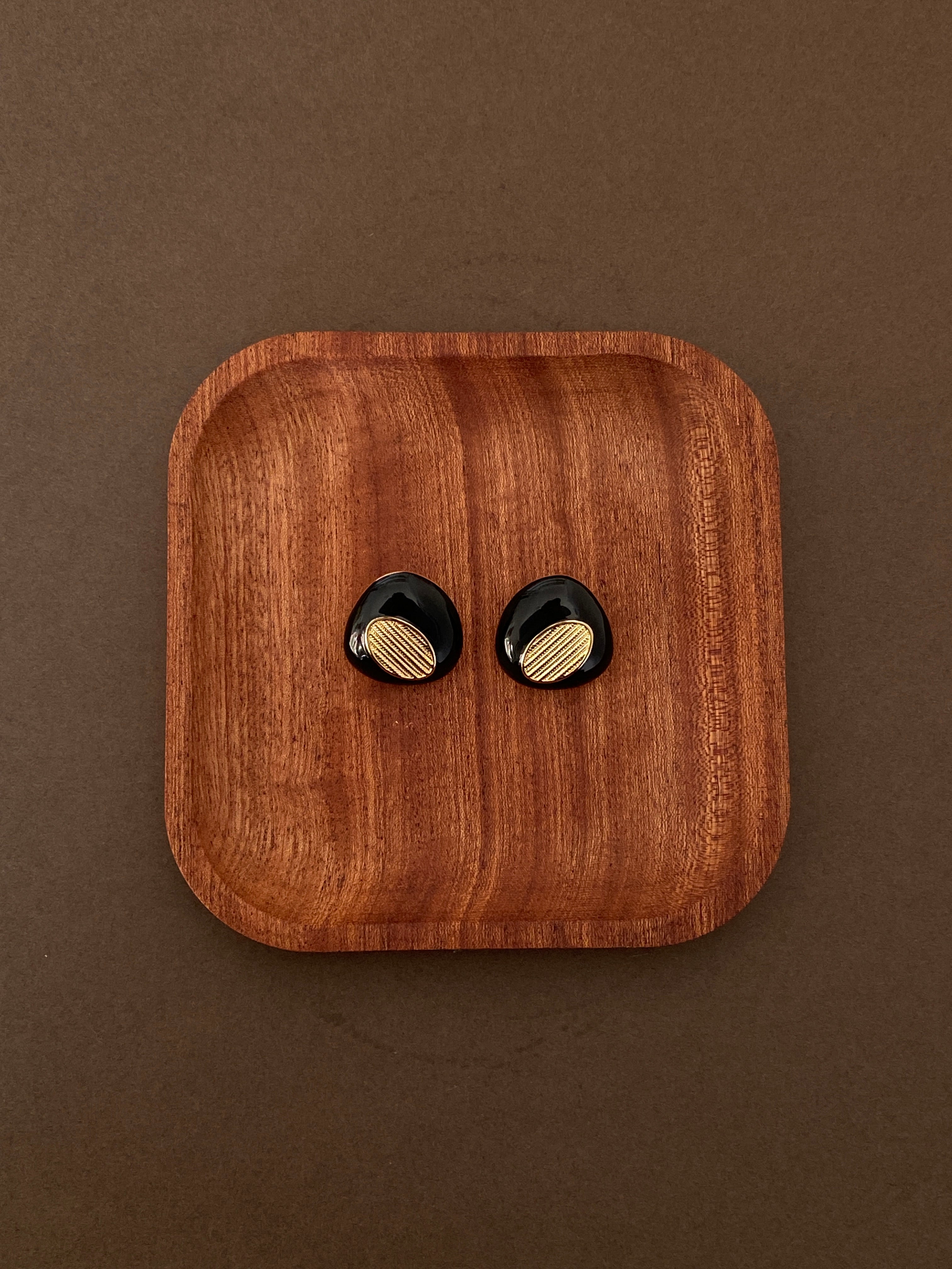 Metal enamel earring