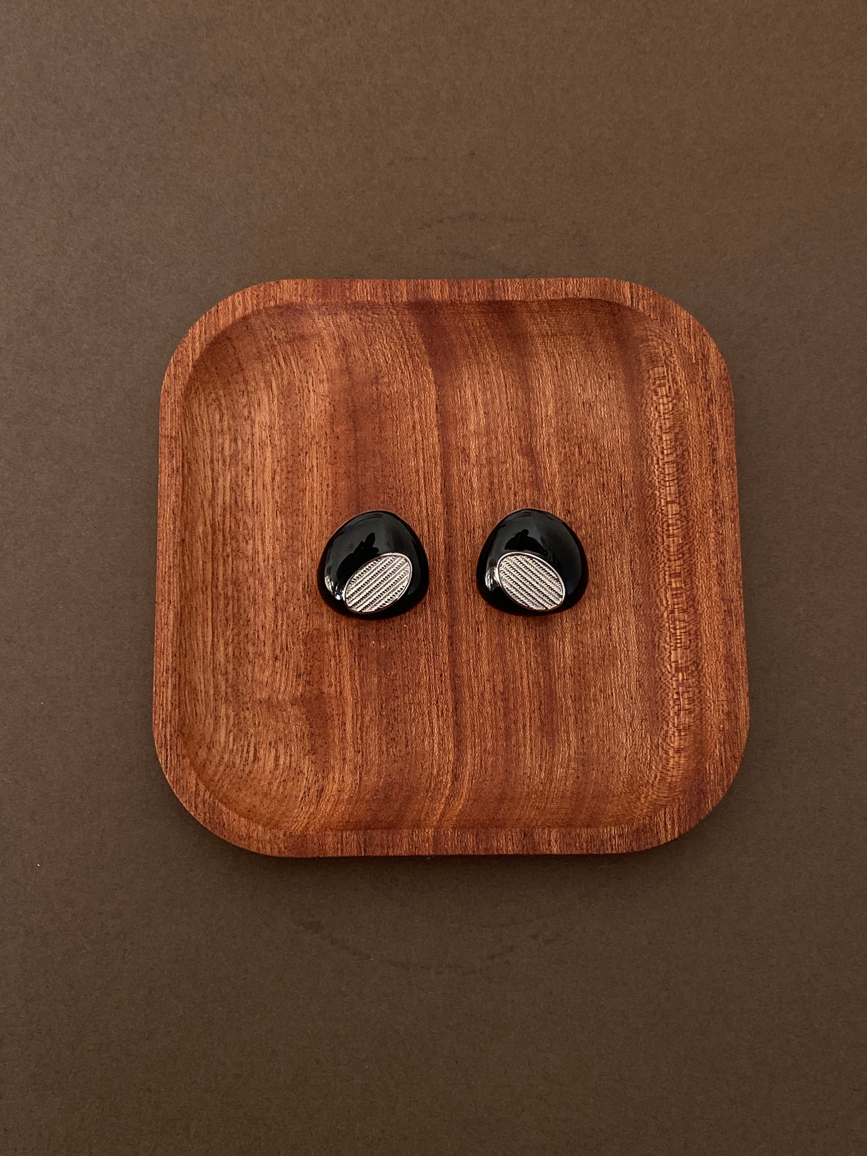 Metal enamel earring