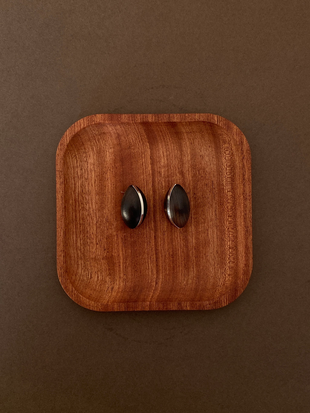Metal  oval wood earring