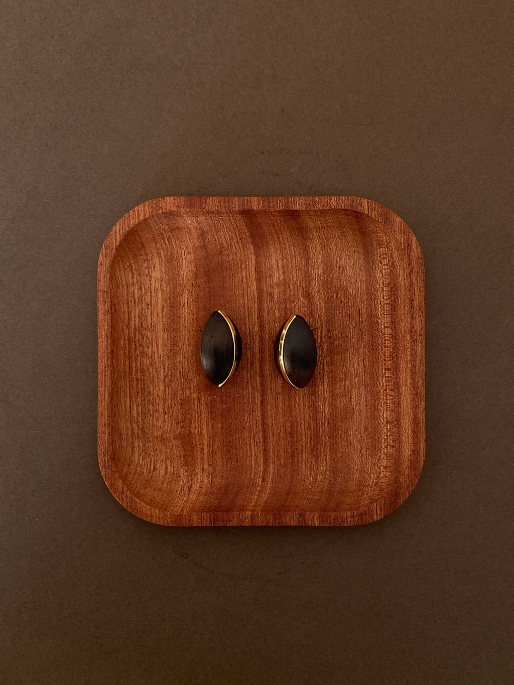 Metal  oval wood earring