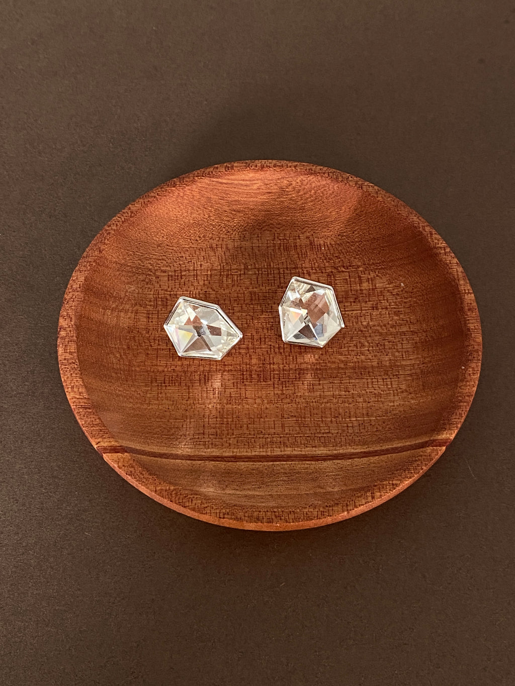 Cutting gemstones Earrings