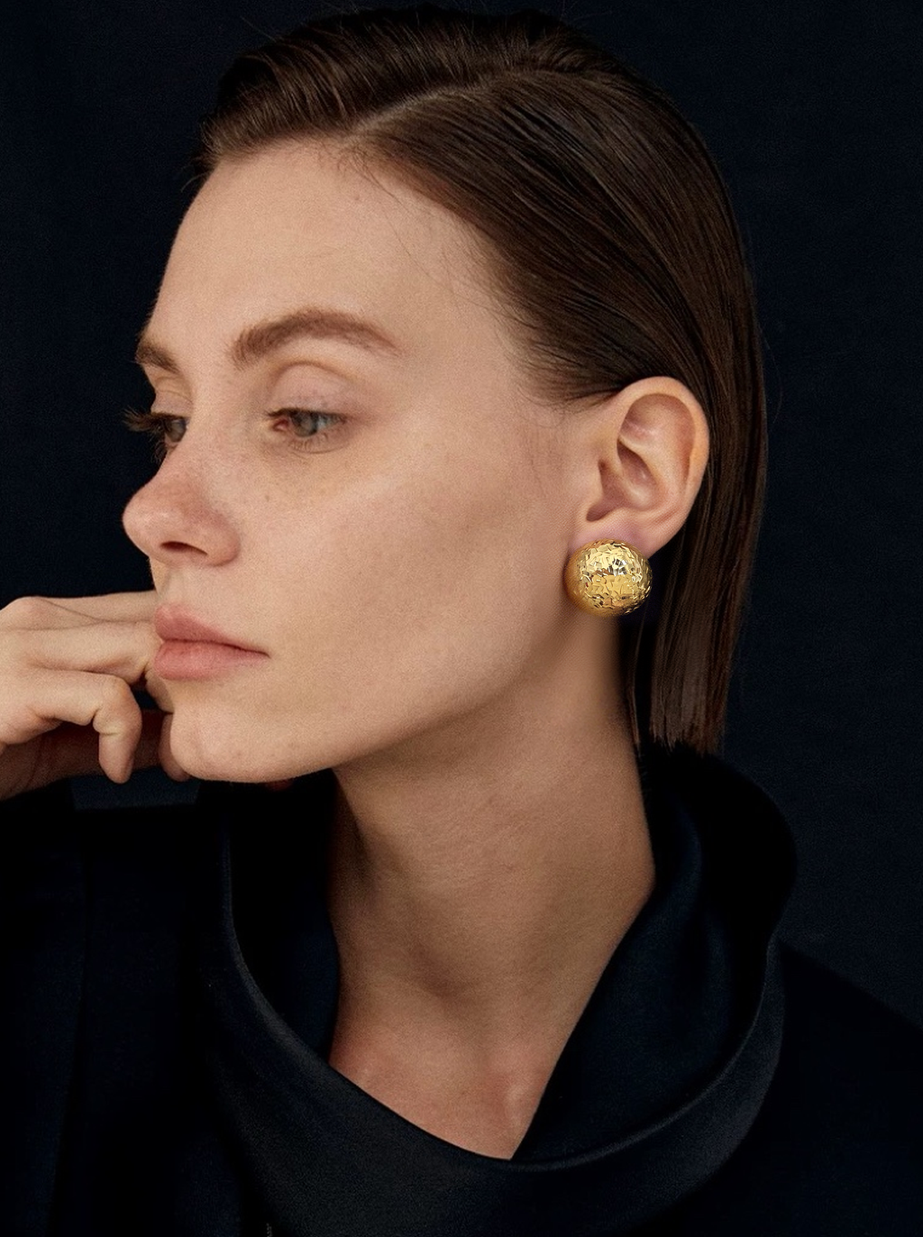 Metal  gleaming  earring