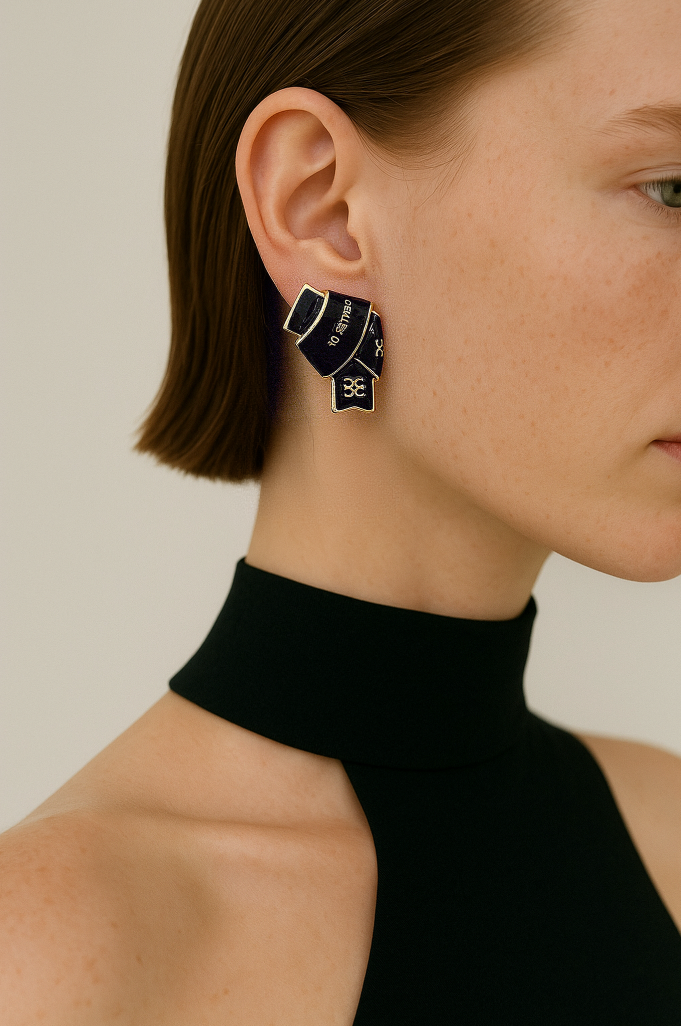 Metal enamel earring